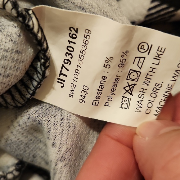 Black White Puff Shoulder Crop Shirt - Picture 3 of 4